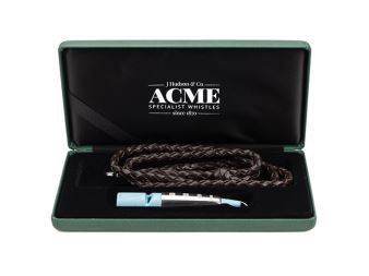 ACME píšťalka 210 1.2 Sterling silver sleeve je exkluzivní píšťalka s objímkou od firmy ACME. Ideální jako dárek.